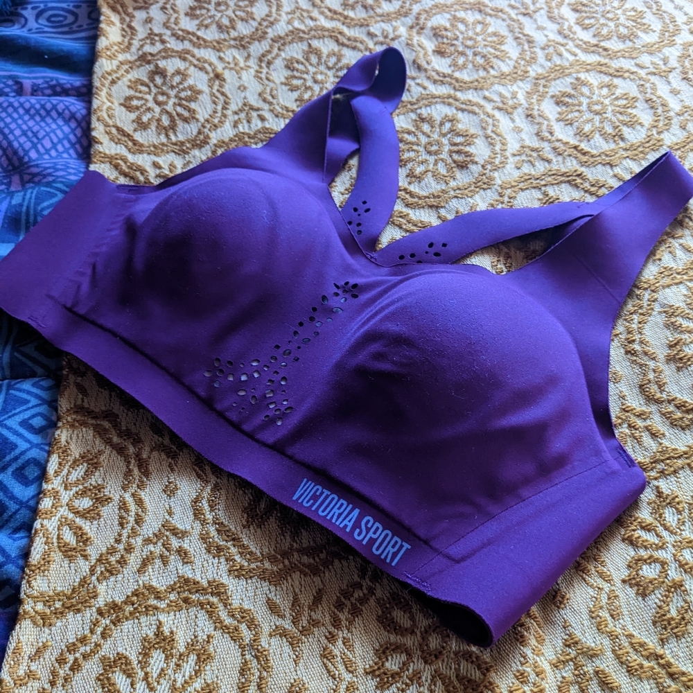 pretty sports bra